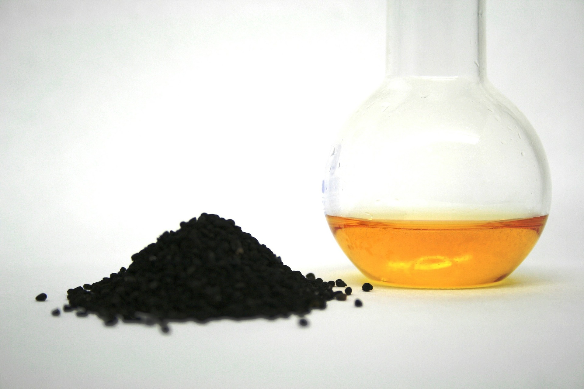 20 health benefits of black nigella seeds and oil